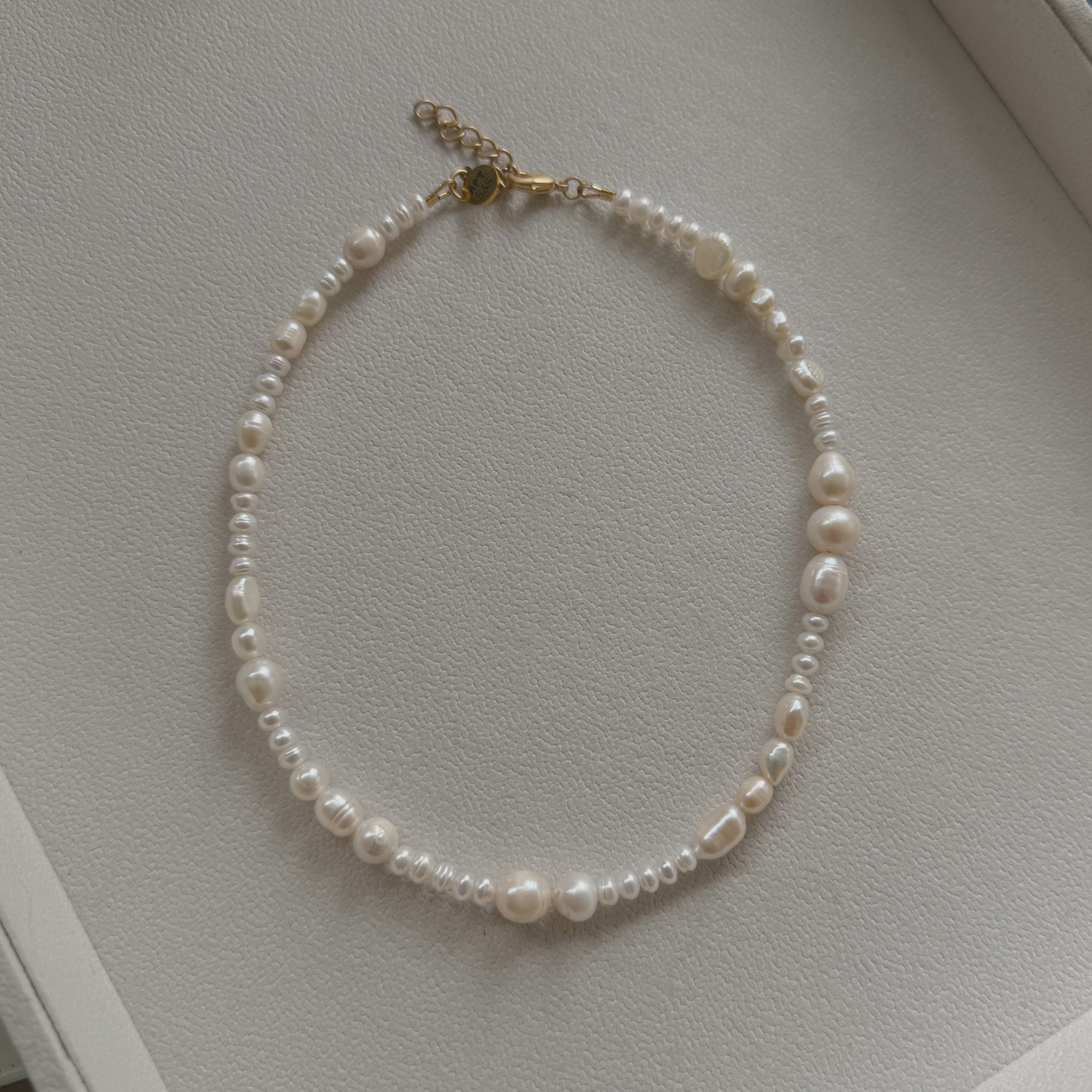 CHAOTIC PEARL NECKLACE