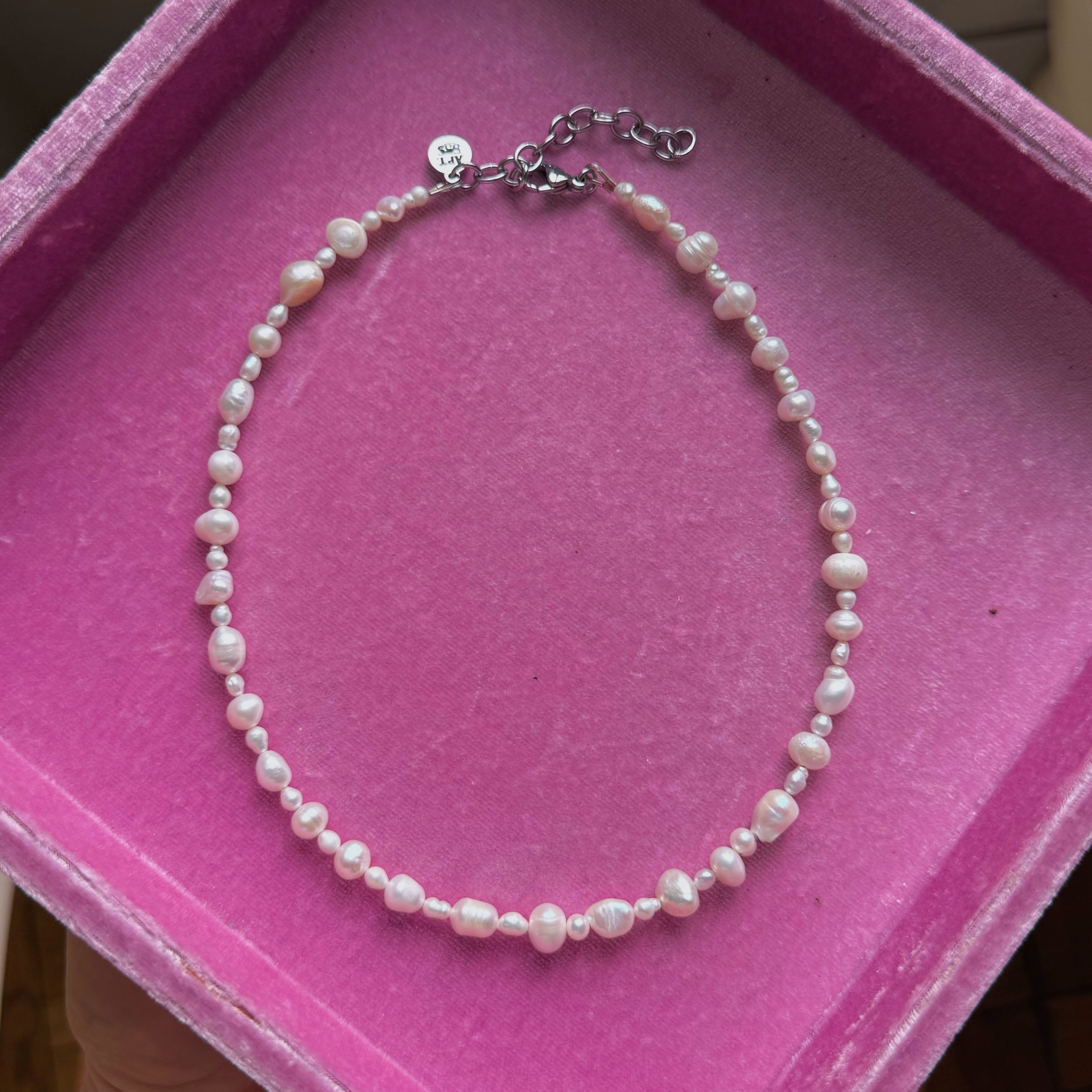 AIRE PEARL NECKLACE
