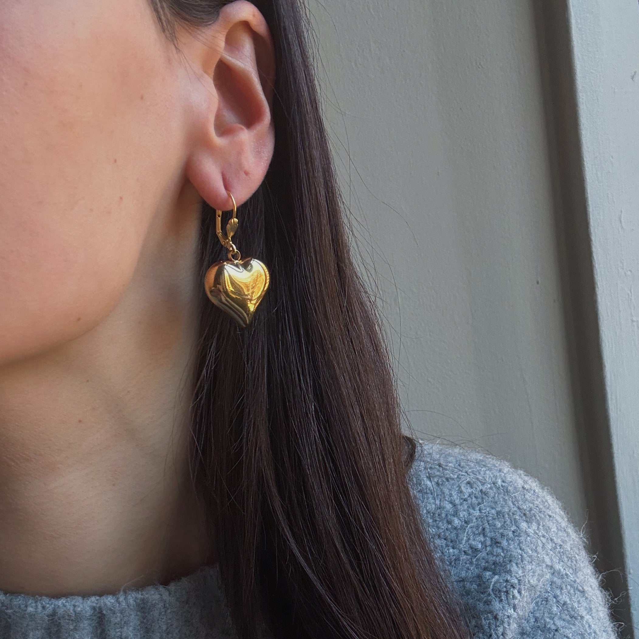 GOLD CHUNKY HEART EARRINGS