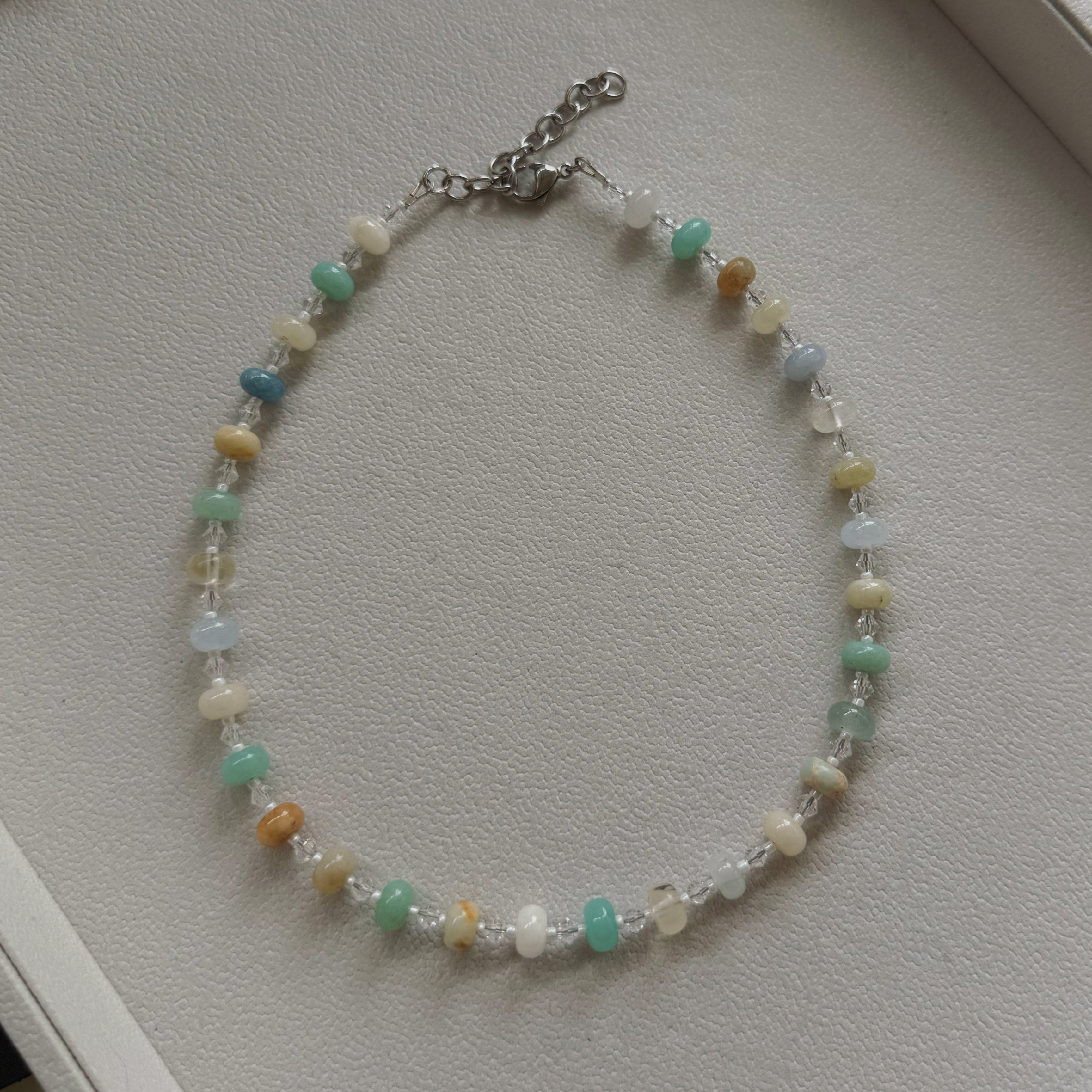 BEACHY BEADS NECKLACE