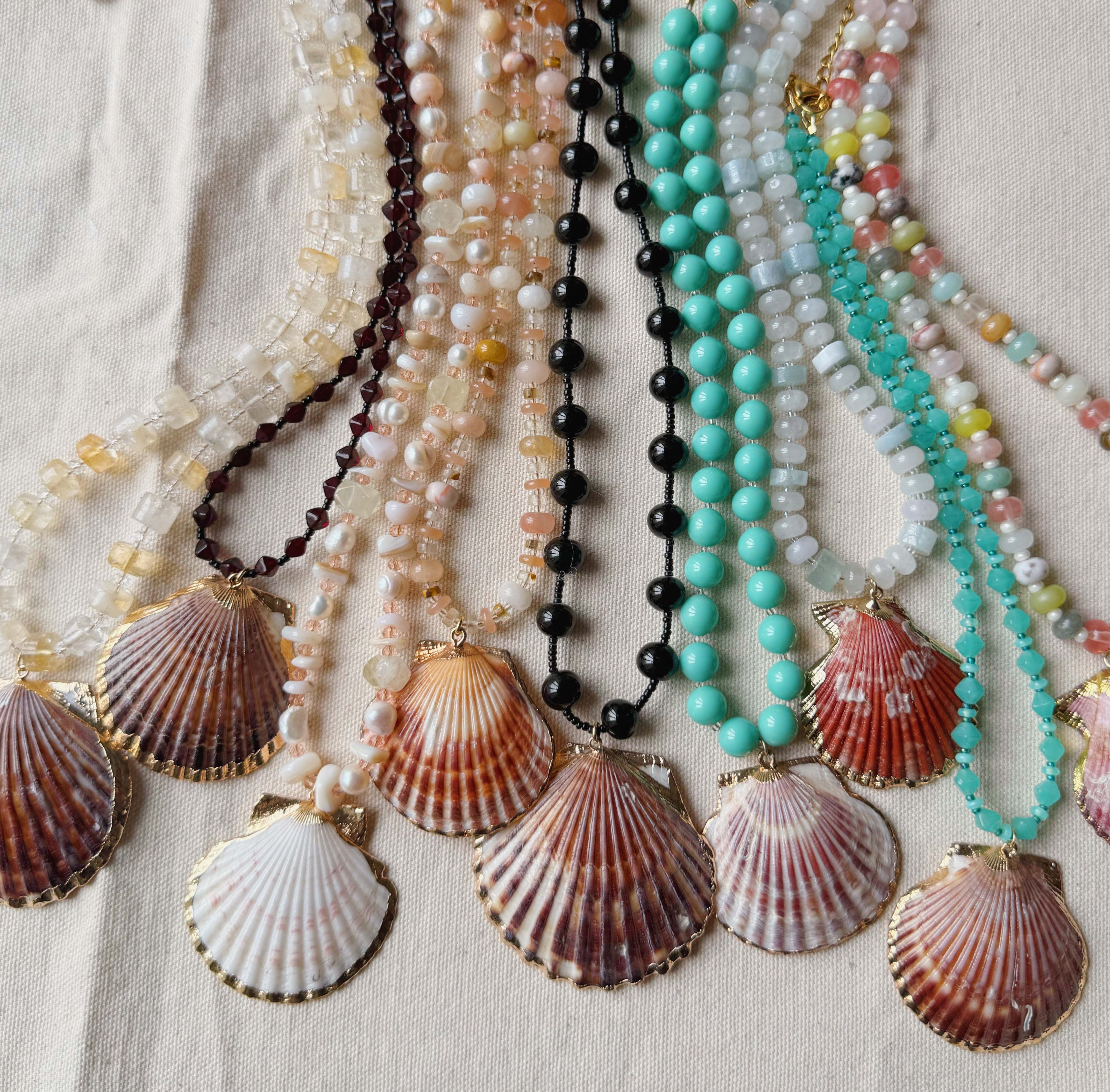 ORANGE WINE SHELL NECKLACE